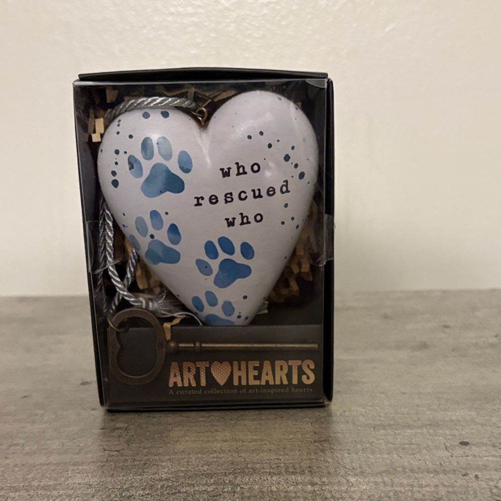 New Heart Shaped Pet Decoration (can be hung and the key makes it a stand)